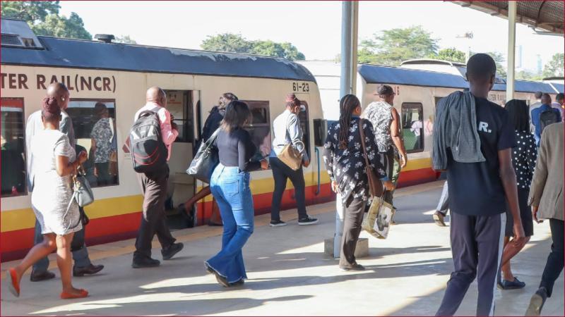 Kenyans using train.